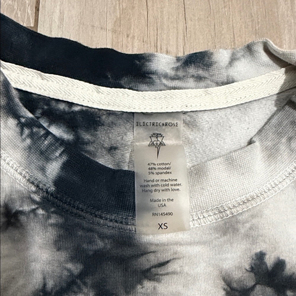 Electric & Rose Tie Dye Sweatshirt Black White XS Cropped Pullover Lounge Top - Picture 4 of 4